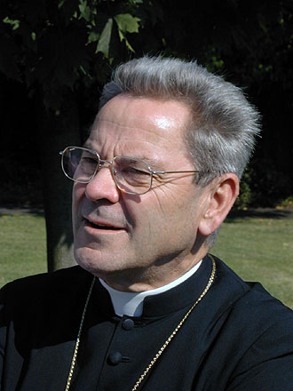 Erzbischof Dyba
